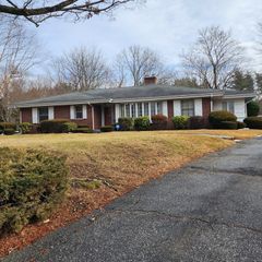 183 Lebanon Hill Rd, Southbridge, MA 01550