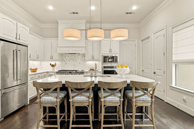 3710 Fairfax Avenue, Dallas, TX 75209