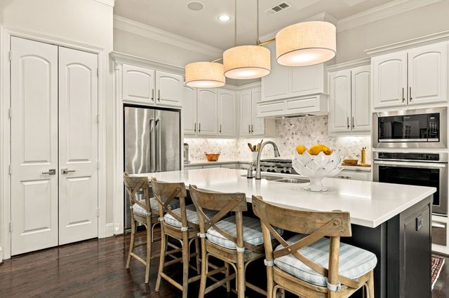 3710 Fairfax Avenue, Dallas, TX 75209