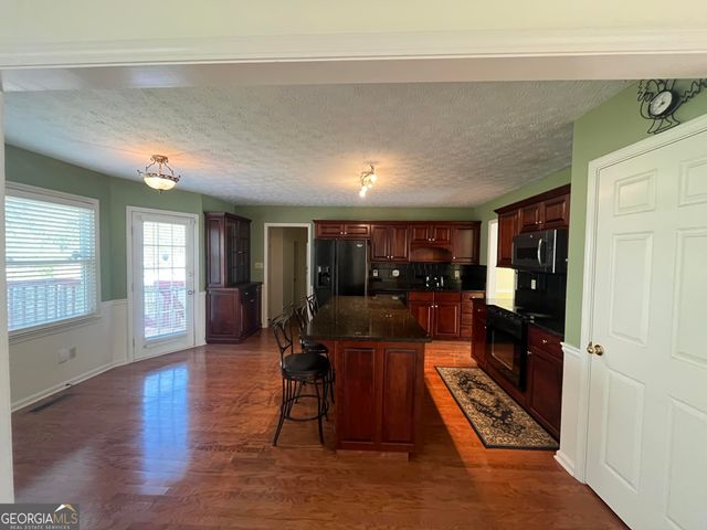 930 Cedar Bluff Trail SW, Lilburn, GA 30047