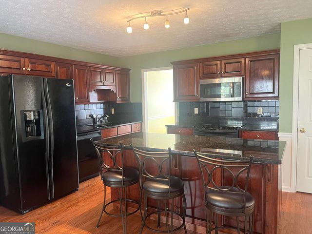 930 Cedar Bluff Trail SW, Lilburn, GA 30047