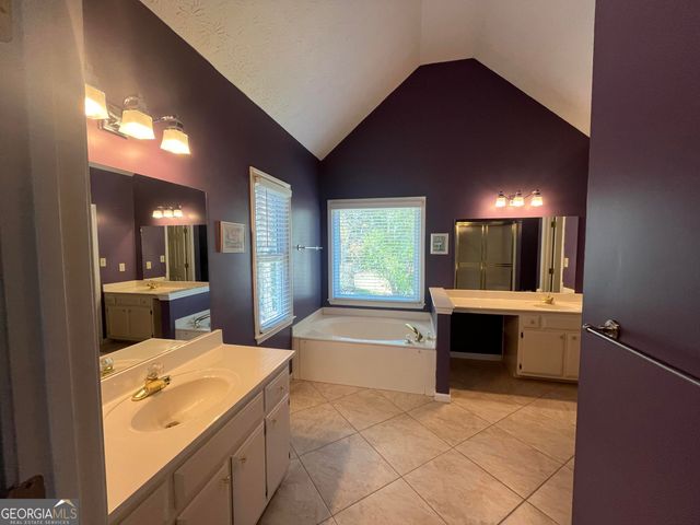 930 Cedar Bluff Trail SW, Lilburn, GA 30047