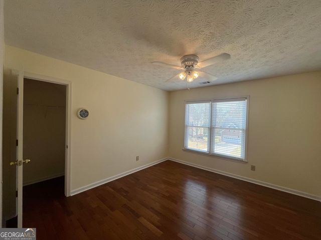 930 Cedar Bluff Trail SW, Lilburn, GA 30047