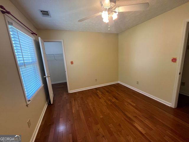 930 Cedar Bluff Trail SW, Lilburn, GA 30047