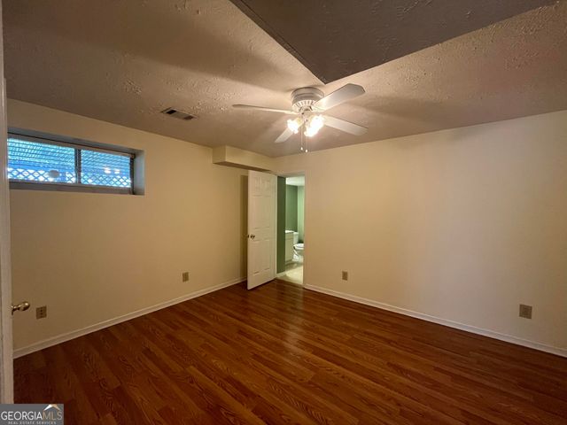 930 Cedar Bluff Trail SW, Lilburn, GA 30047