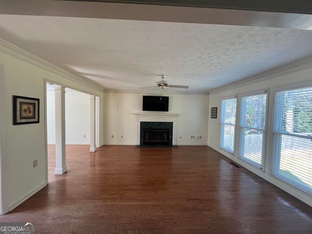 930 Cedar Bluff Trail SW, Lilburn, GA 30047