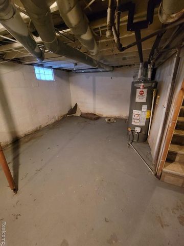 738 W Atherton Road, Flint, MI 48507