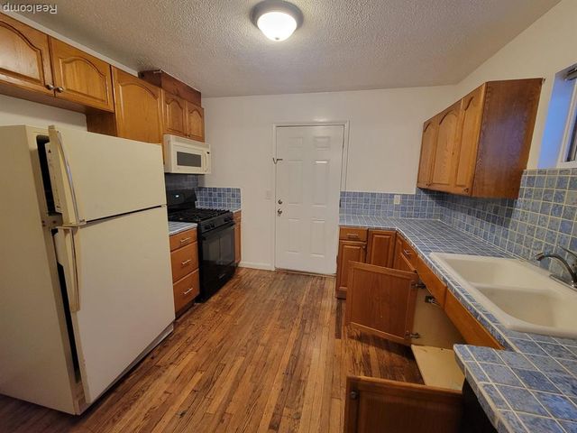 738 W Atherton Road, Flint, MI 48507