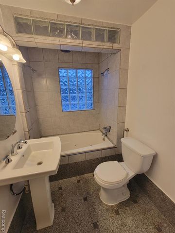 738 W Atherton Road, Flint, MI 48507