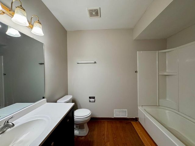 17945 Maple Street, Lansing, IL 60438