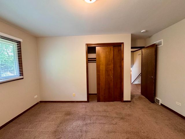 17945 Maple Street, Lansing, IL 60438