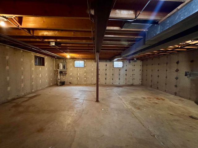 17945 Maple Street, Lansing, IL 60438