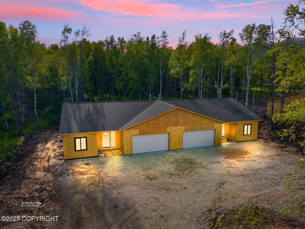 7472 N Paw Street, Wasilla, AK 99654
