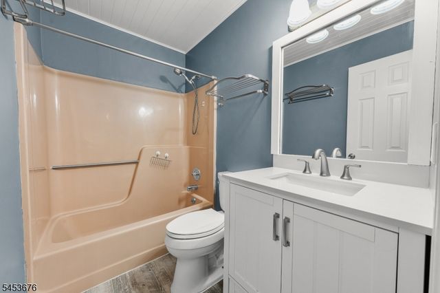 299 Gemini Dr 4D, Hillsborough Twp., NJ 08844