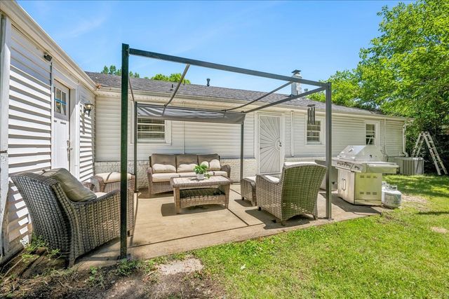1223 S PERKINS RD S, Memphis, TN 38117