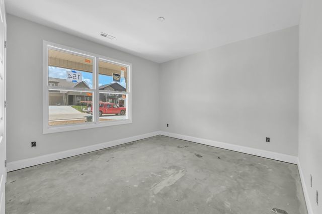 2736 Brewster Dr, Clarksville, TN 37042