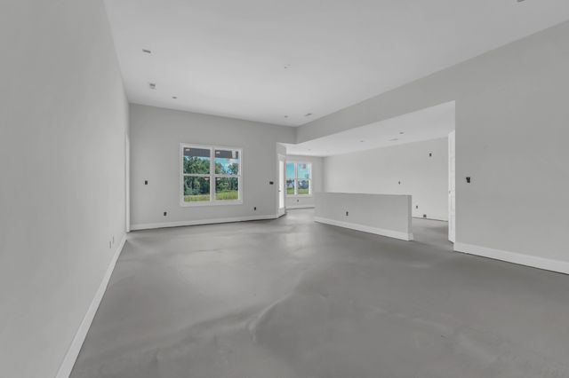 2736 Brewster Dr, Clarksville, TN 37042
