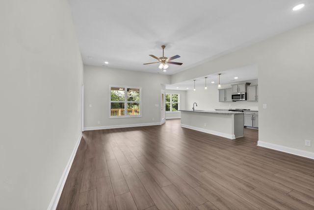 2736 Brewster Dr, Clarksville, TN 37042