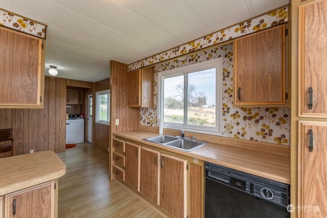 6417 NE D.2 Road, Moses Lake, WA 98837
