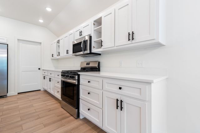 28688 S 621 Court, Grove, OK 74344