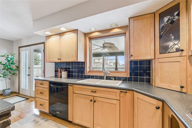 9725 Aurora Avenue, Urbandale, IA 50322