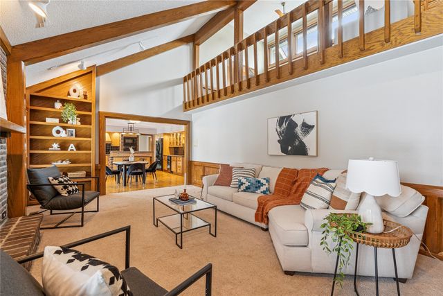 9725 Aurora Avenue, Urbandale, IA 50322