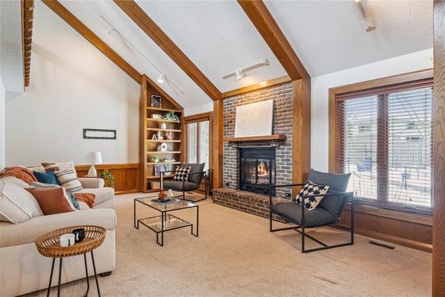 9725 Aurora Avenue, Urbandale, IA 50322