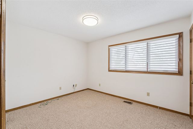 9725 Aurora Avenue, Urbandale, IA 50322