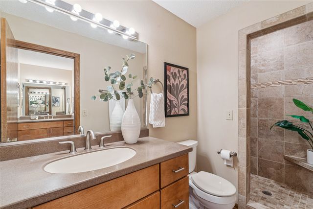 9725 Aurora Avenue, Urbandale, IA 50322