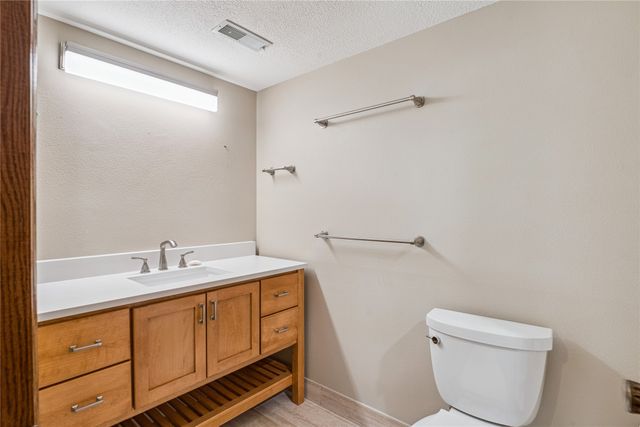 9725 Aurora Avenue, Urbandale, IA 50322