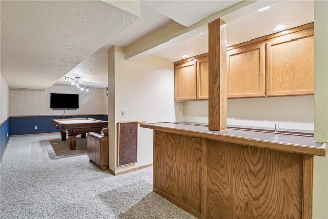 9725 Aurora Avenue, Urbandale, IA 50322