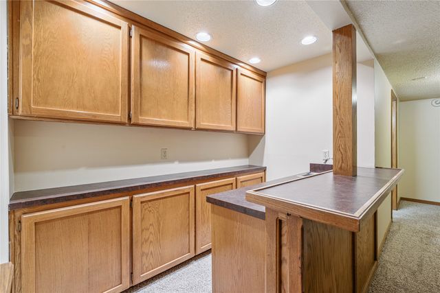 9725 Aurora Avenue, Urbandale, IA 50322