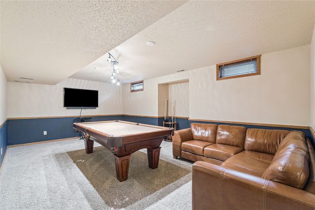 9725 Aurora Avenue, Urbandale, IA 50322