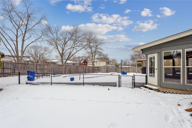 9725 Aurora Avenue, Urbandale, IA 50322