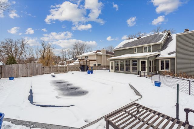 9725 Aurora Avenue, Urbandale, IA 50322