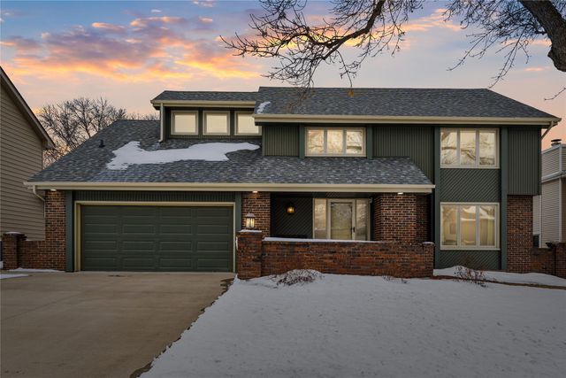 9725 Aurora Avenue, Urbandale, IA 50322