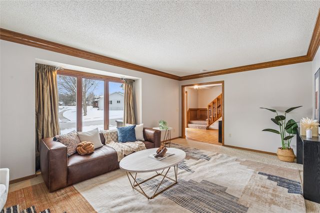 9725 Aurora Avenue, Urbandale, IA 50322