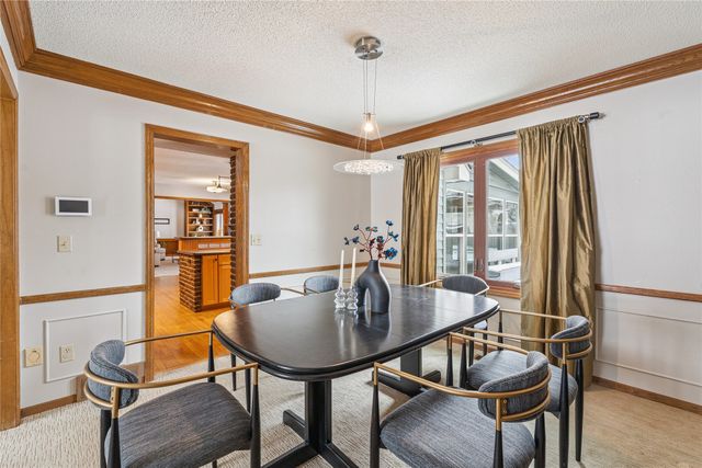 9725 Aurora Avenue, Urbandale, IA 50322