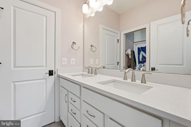 2516 VILLANOVA DR, Vienna, VA 22180