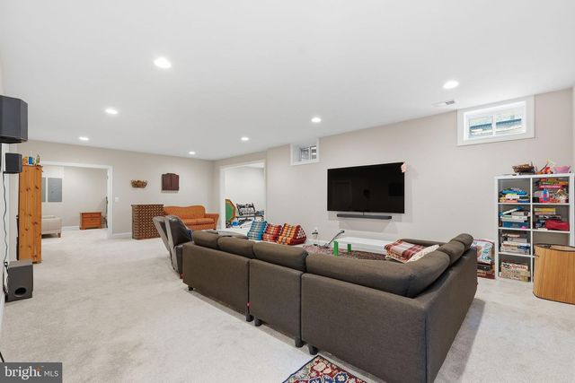 2516 VILLANOVA DR, Vienna, VA 22180
