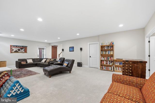2516 VILLANOVA DR, Vienna, VA 22180