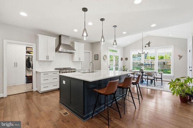 2516 VILLANOVA DR, Vienna, VA 22180