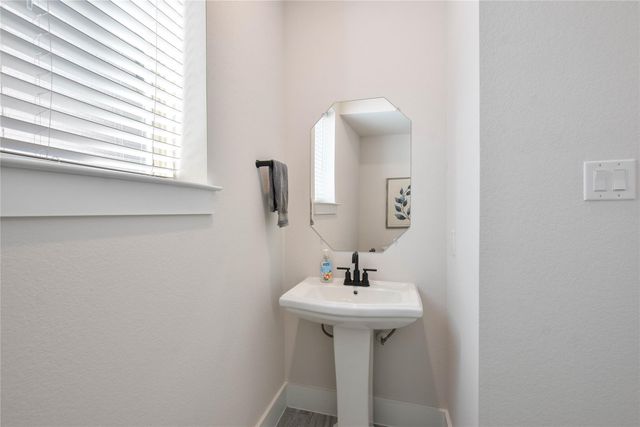 237 Arrowhead Mound RD, Georgetown, TX 78628