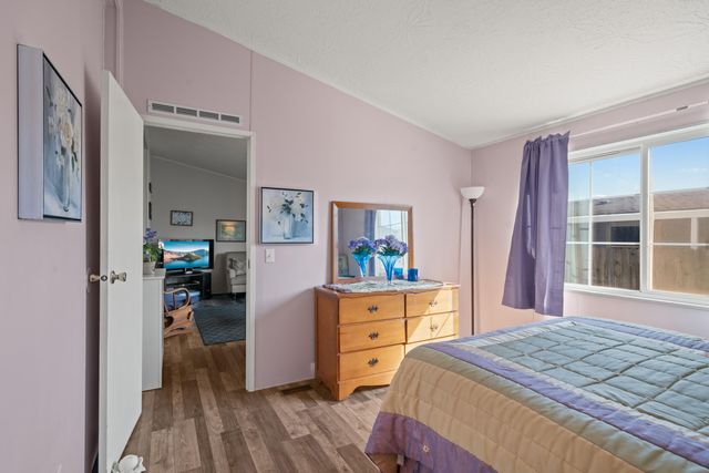 1570 S Peach Street SPC 65, Medford, OR 97501