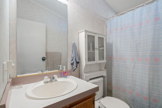 1570 S Peach Street SPC 65, Medford, OR 97501