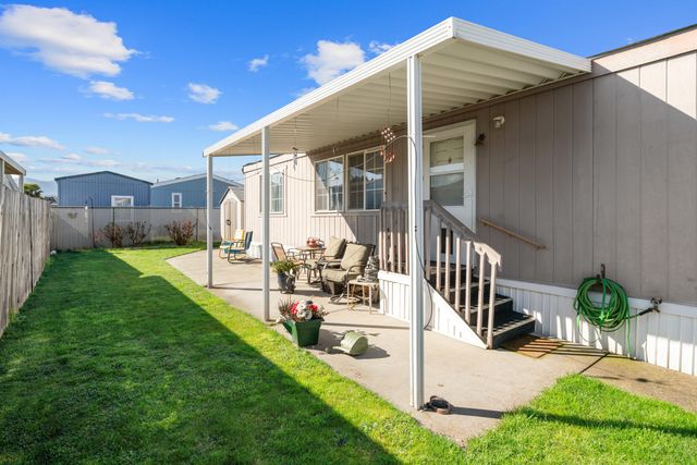 1570 S Peach Street SPC 65, Medford, OR 97501