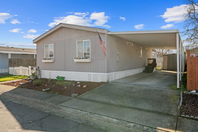 1570 S Peach Street SPC 65, Medford, OR 97501