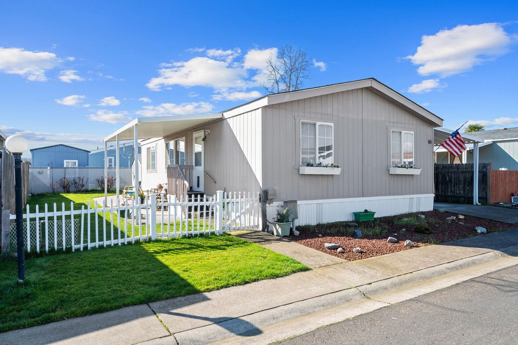 1570 S Peach Street SPC 65, Medford, OR 97501