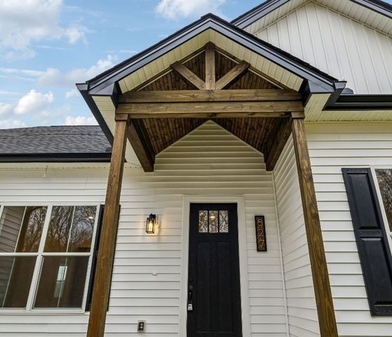 527 Hog Back Ridge Rd, Bethpage, TN 37022