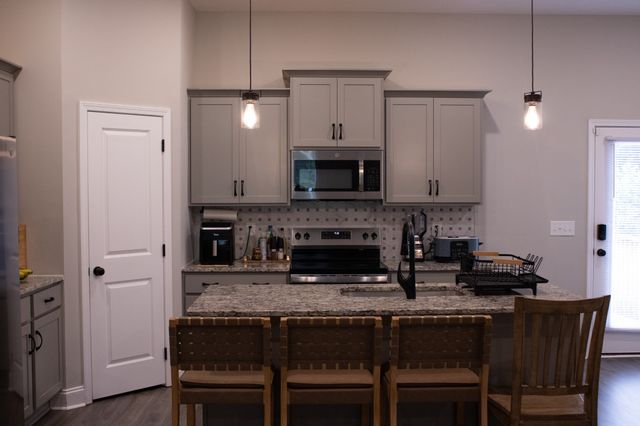 527 Hog Back Ridge Rd, Bethpage, TN 37022